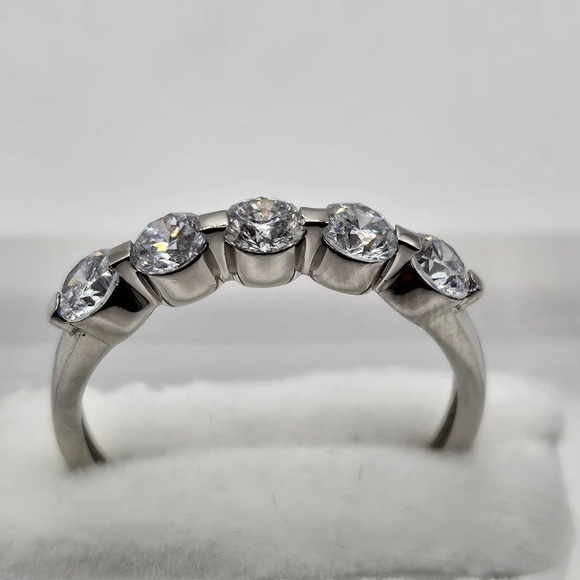1.00 CT 950 Platinum Round Brilliant Five Stones VS2 Diamond Ring Wedding Band - Picture 1 of 8